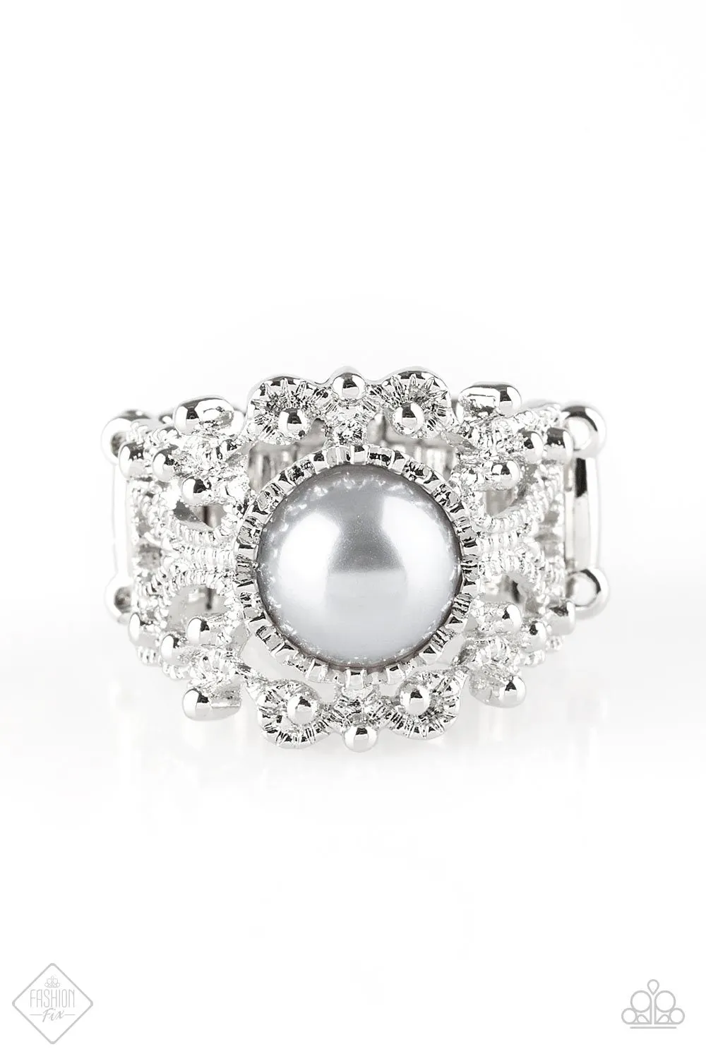 Fiercely 5th Avenue - Fashion Fix Set - Glam Queen Grey Paparazzi Pearls