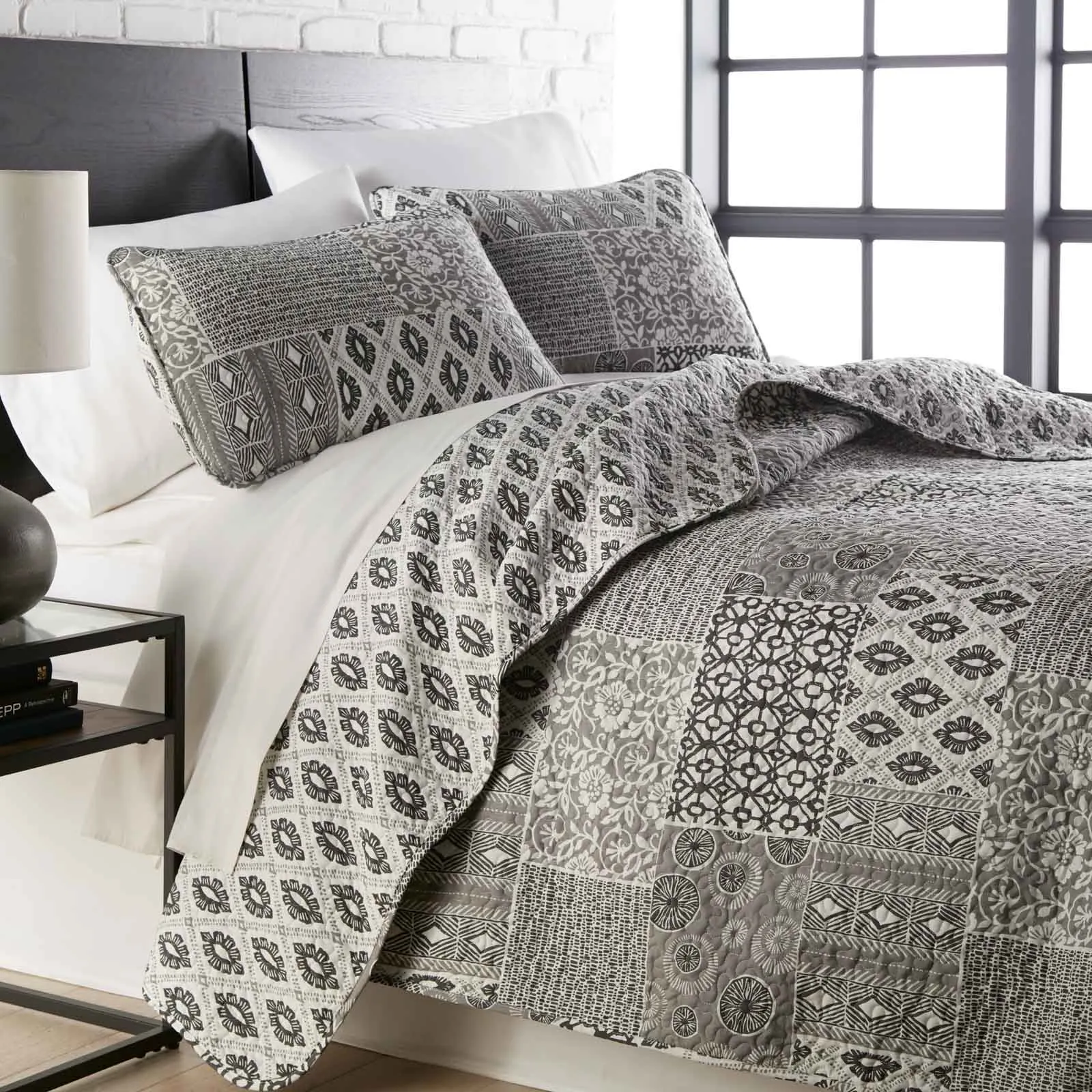 Global Patchwork Quilt Set
