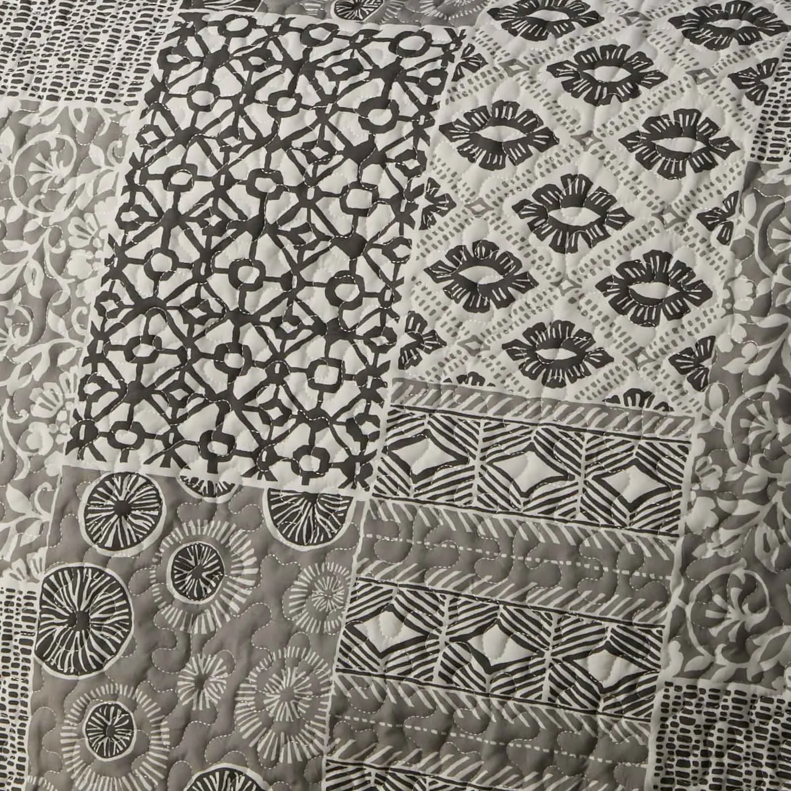 Global Patchwork Quilt Set