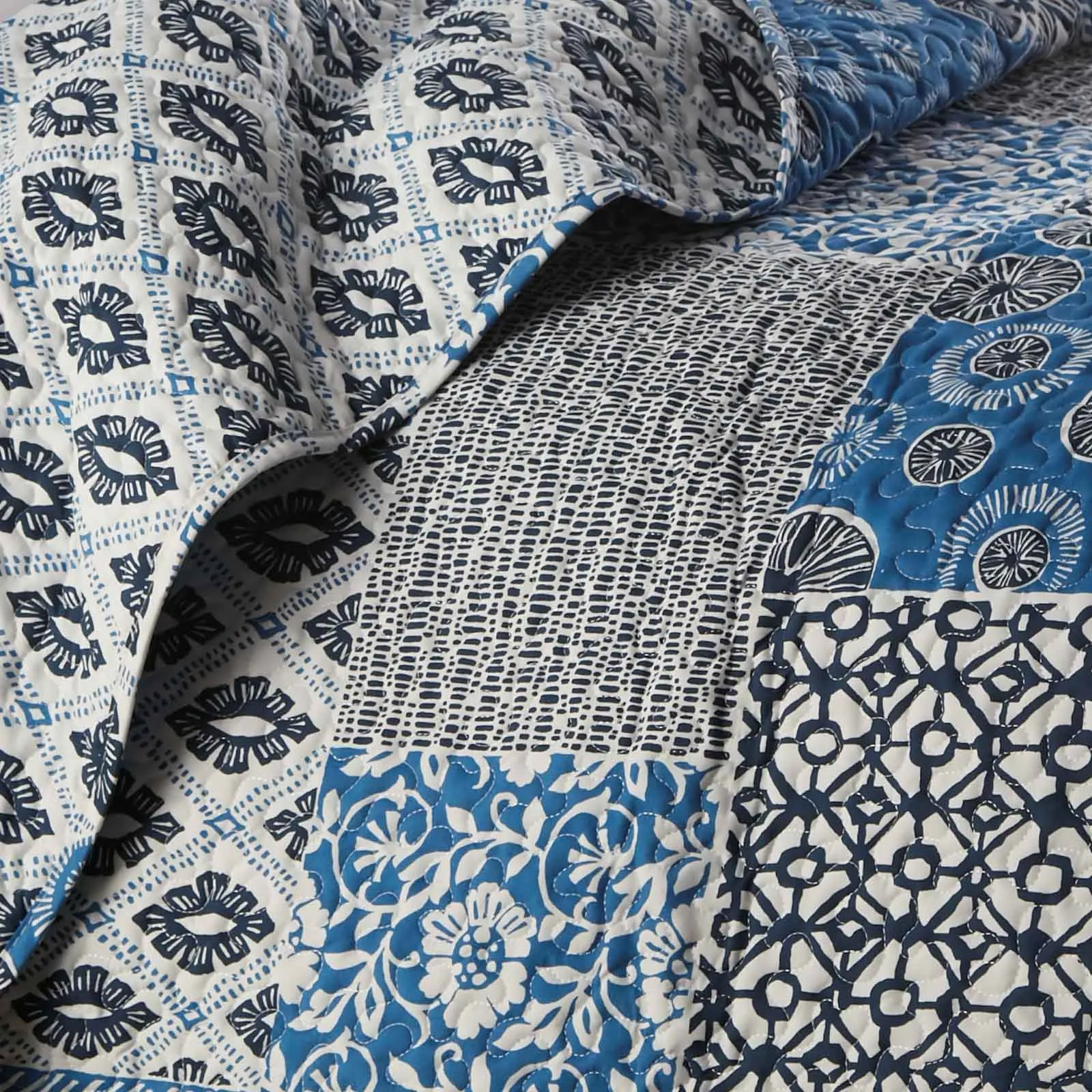Global Patchwork Quilt Set