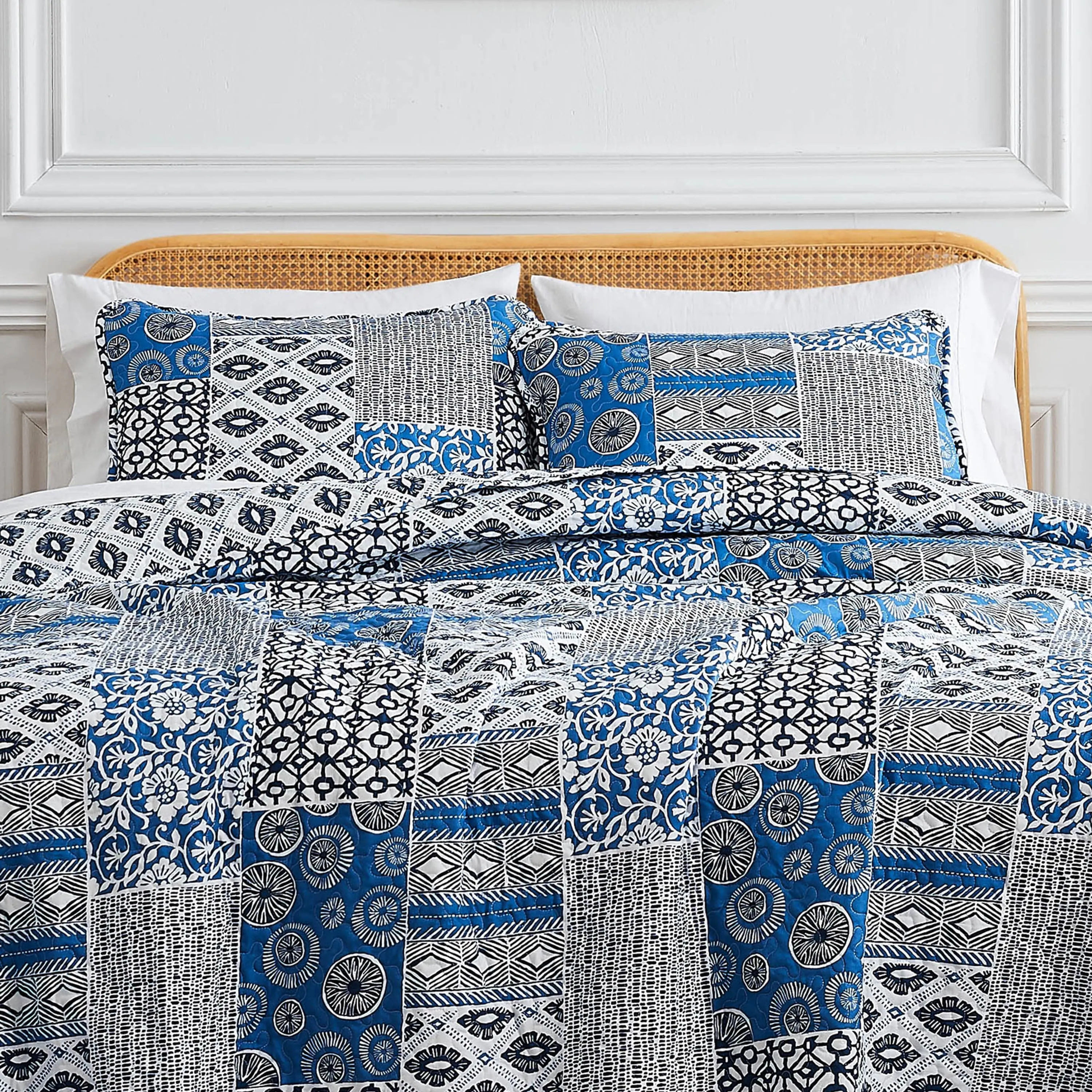 Global Patchwork Quilt Set