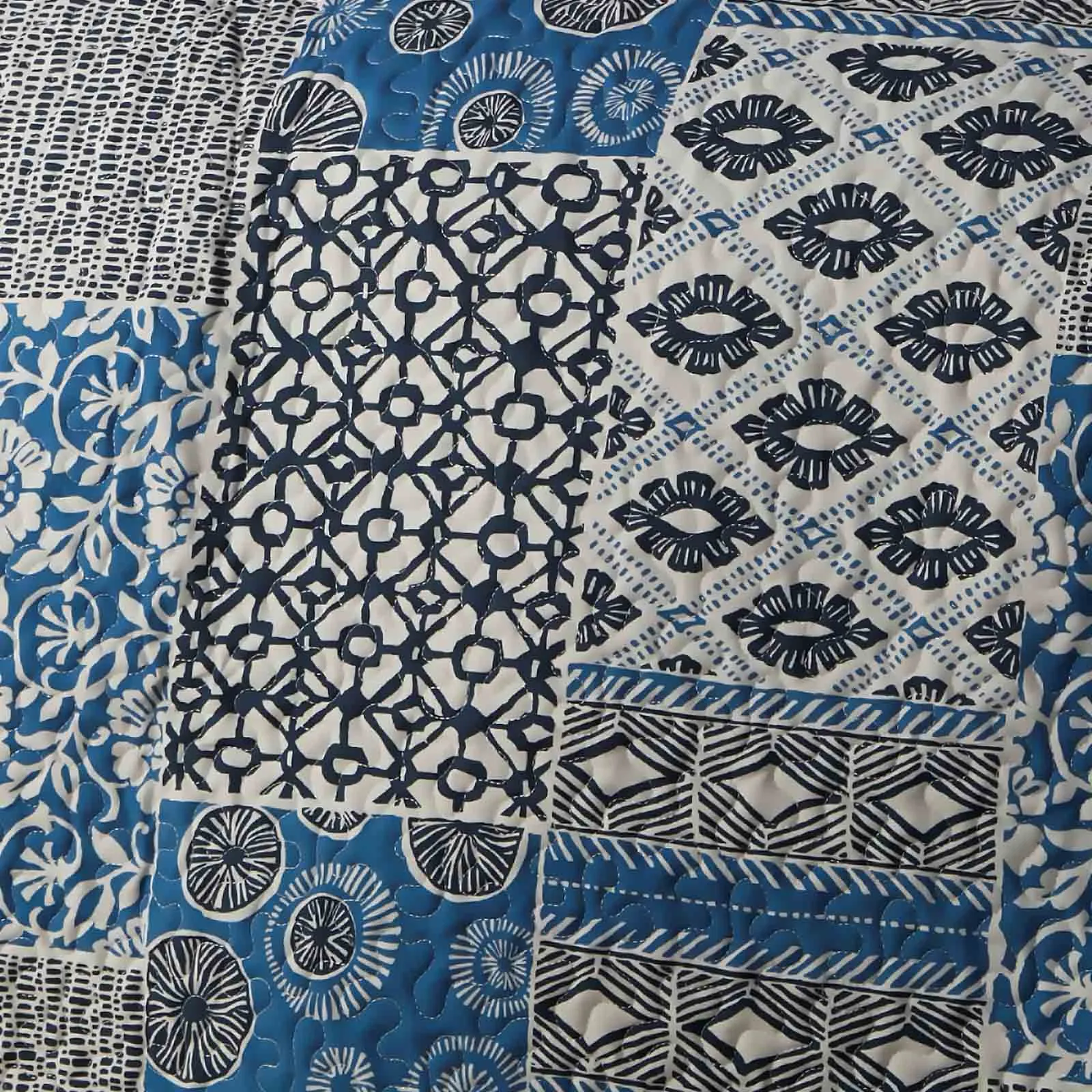 Global Patchwork Quilt Set