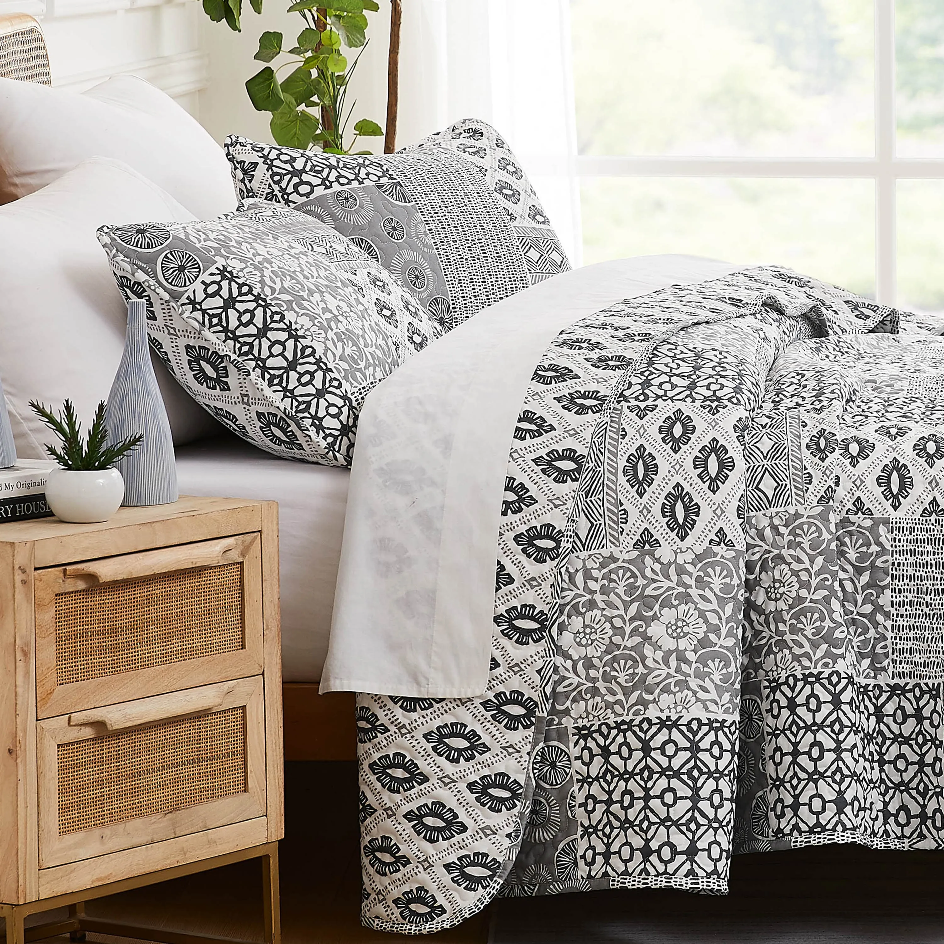 Global Patchwork Quilt Set