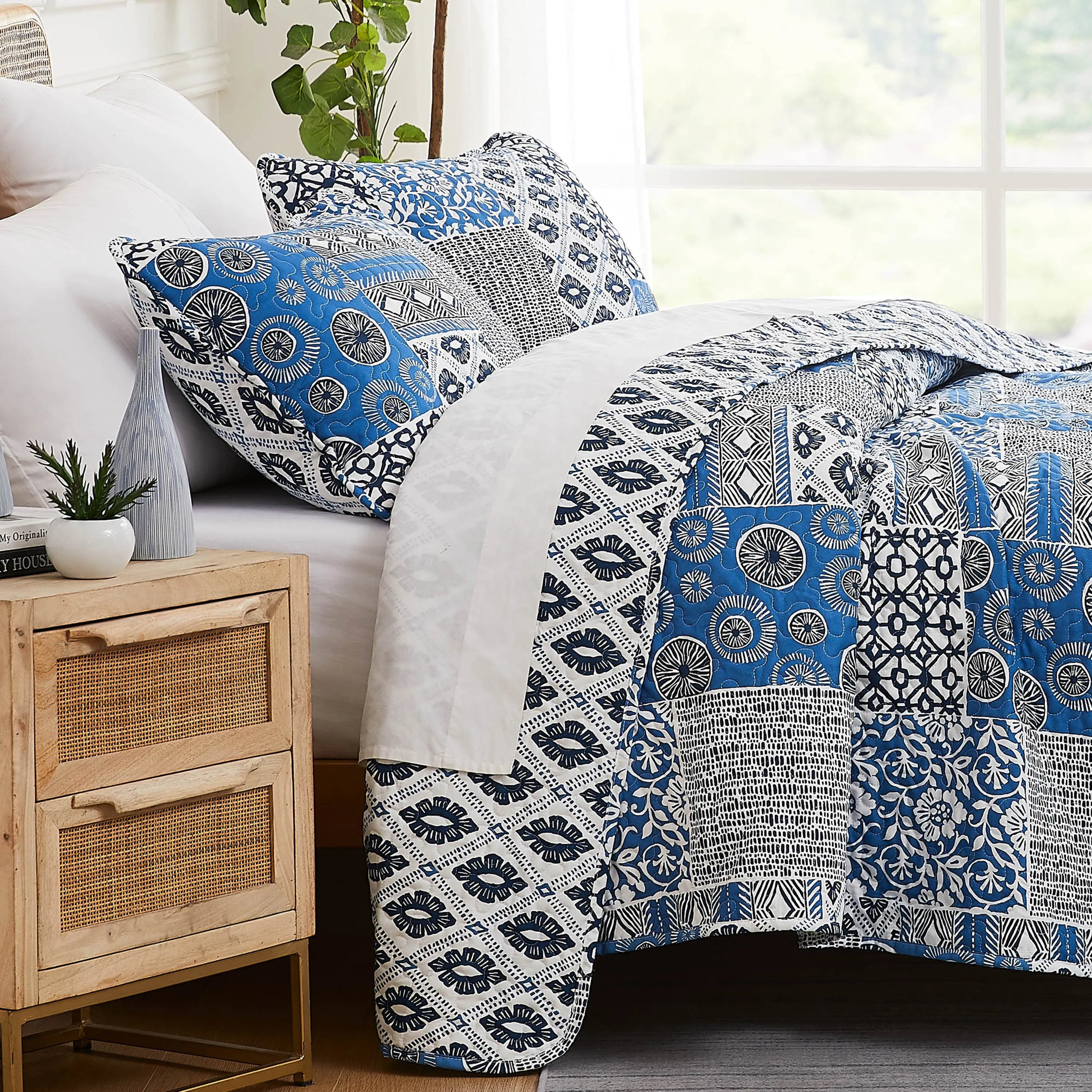 Global Patchwork Quilt Set
