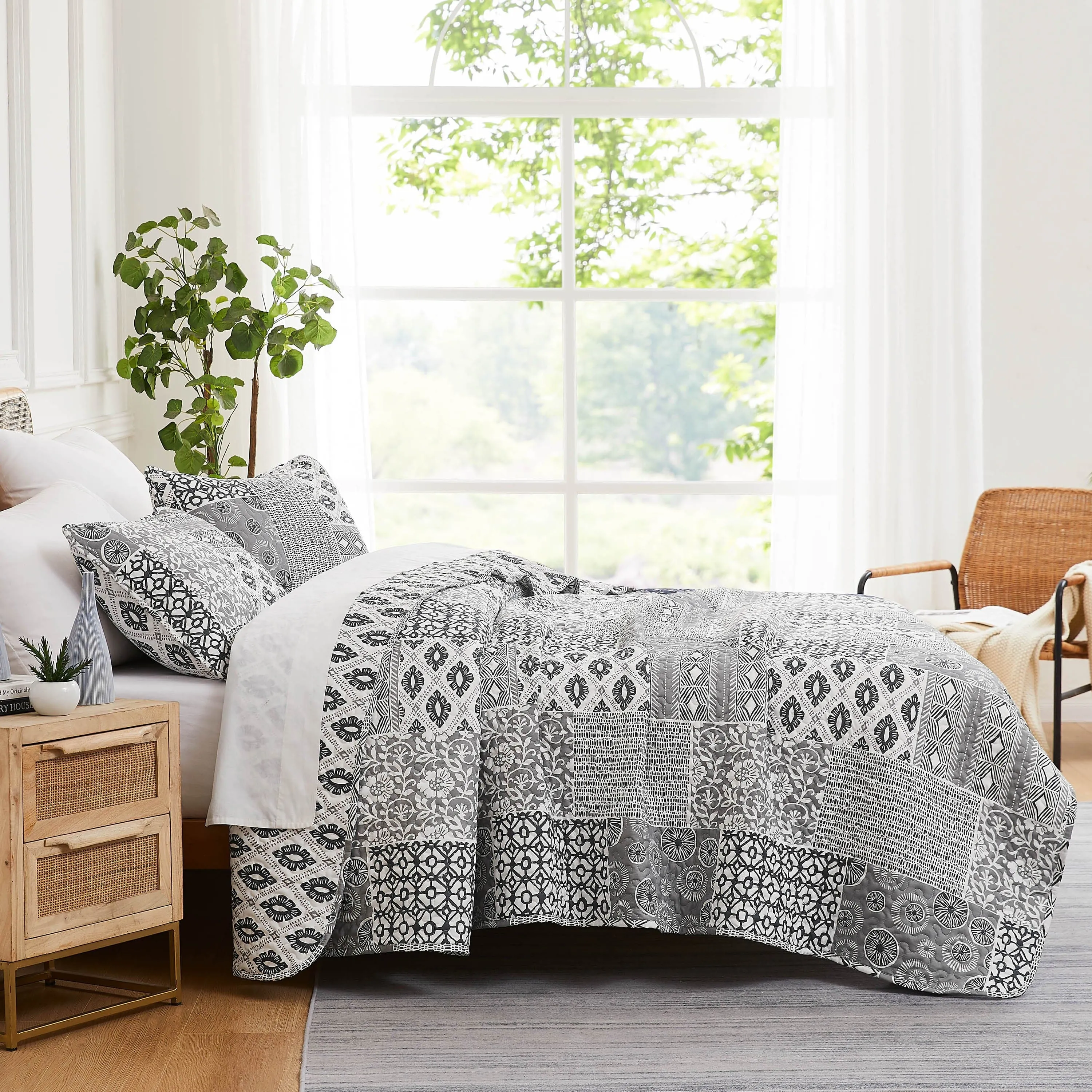 Global Patchwork Quilt Set