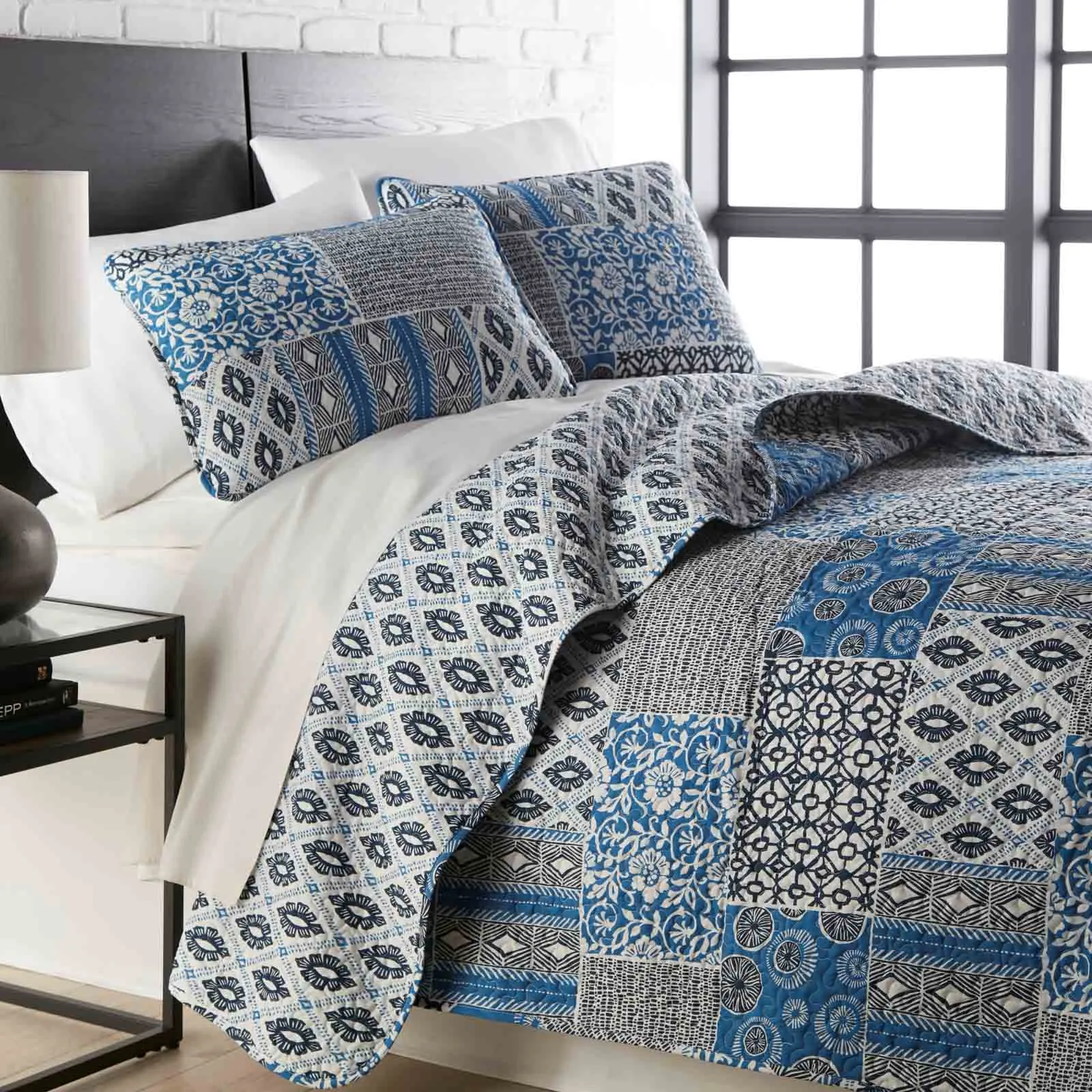 Global Patchwork Quilt Set