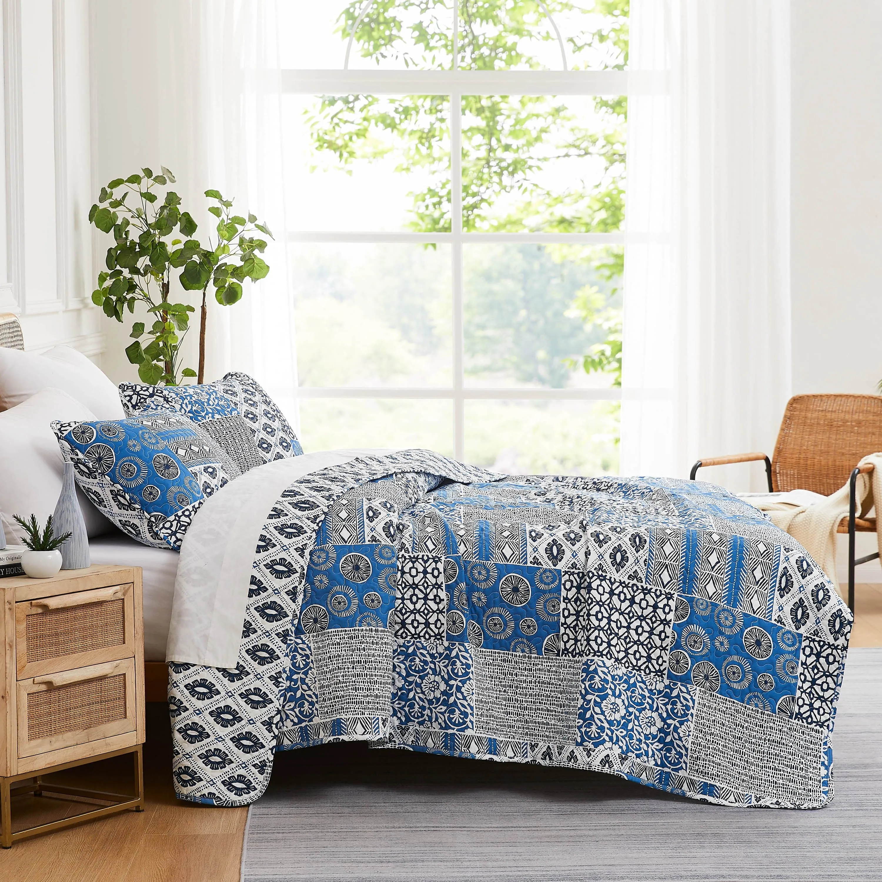 Global Patchwork Quilt Set