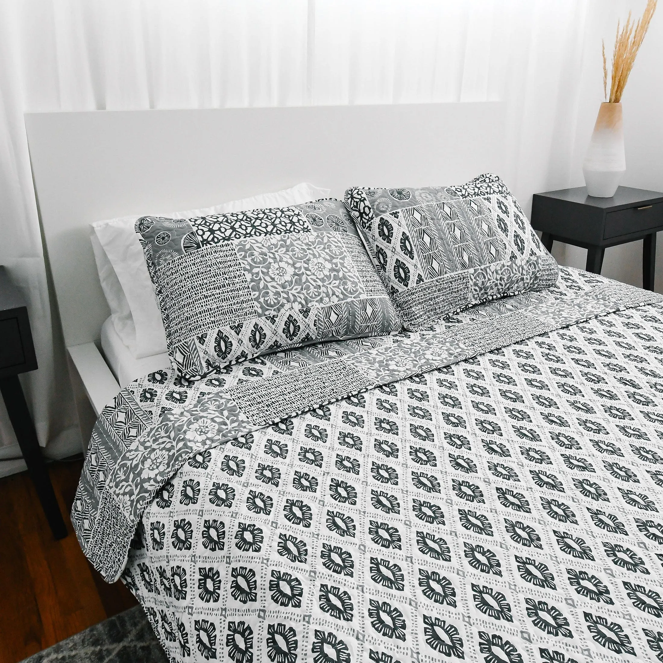 Global Patchwork Quilt Set