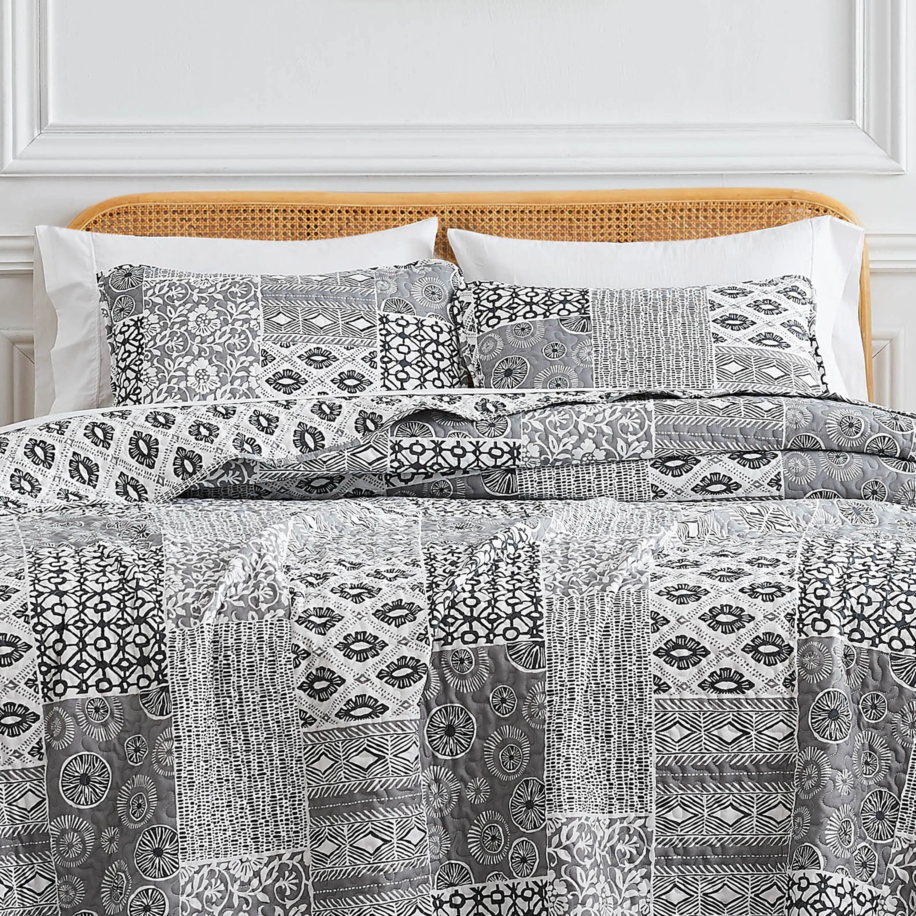 Global Patchwork Quilt Set