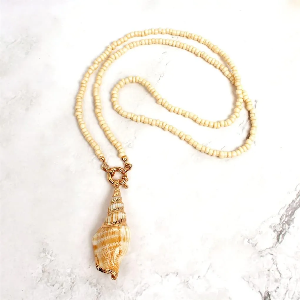 Natural Seashell Shell Scallop Conch Pendant Necklace Boho Braided Rattan Shell Pendant 18K Real Gold Plated Handmade Wovening Jewelry Beach Ocean Jewelry Gift for Halloween Costume Women Girls