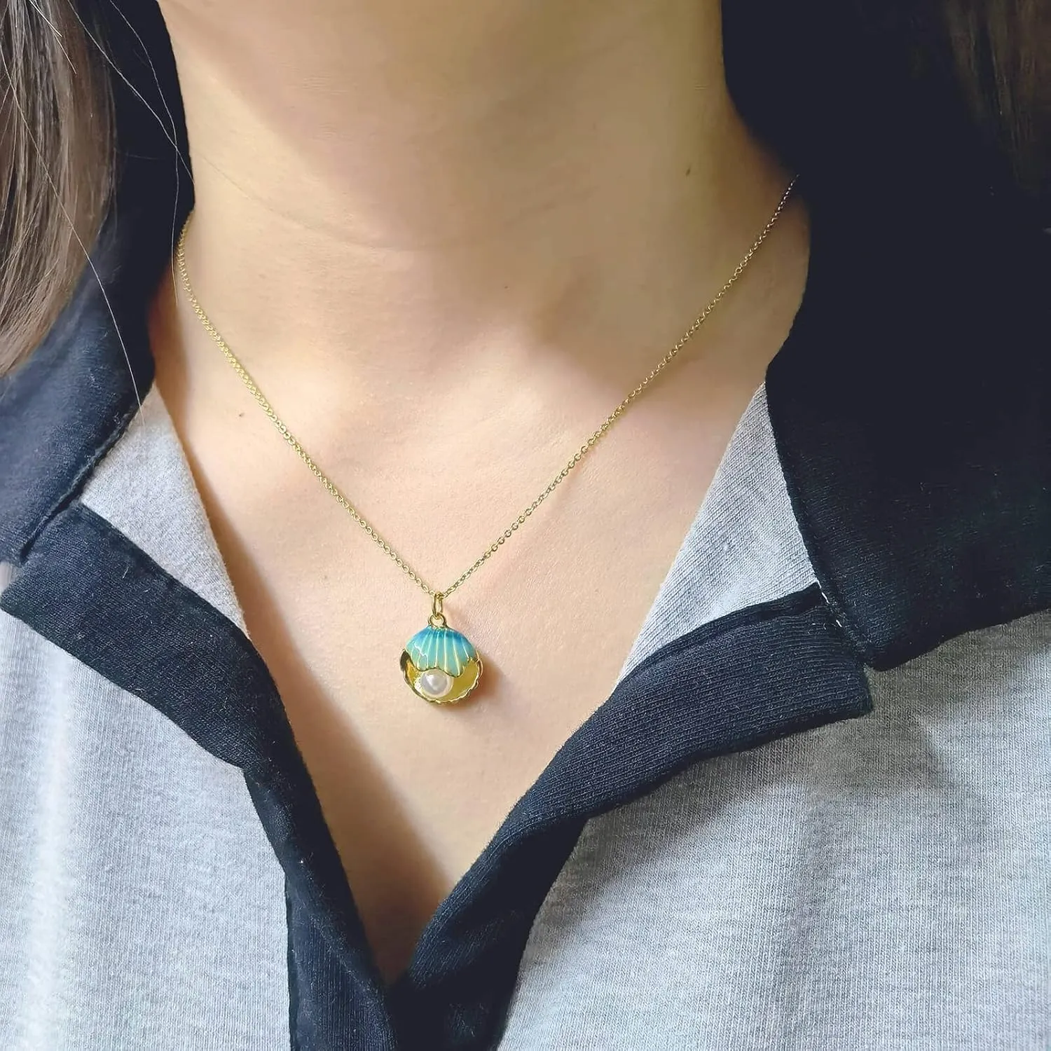 Seashell Pendant Necklace for Women, Trendy Small Green Pink Seashell Pearl Pendant Necklace, Gold Tone Cute Clamshell Necklace for Women, Beach Seashore Jewelry for Women Bohemian